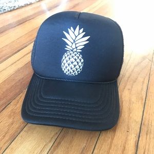 O’Neill women’s hat with pineapple